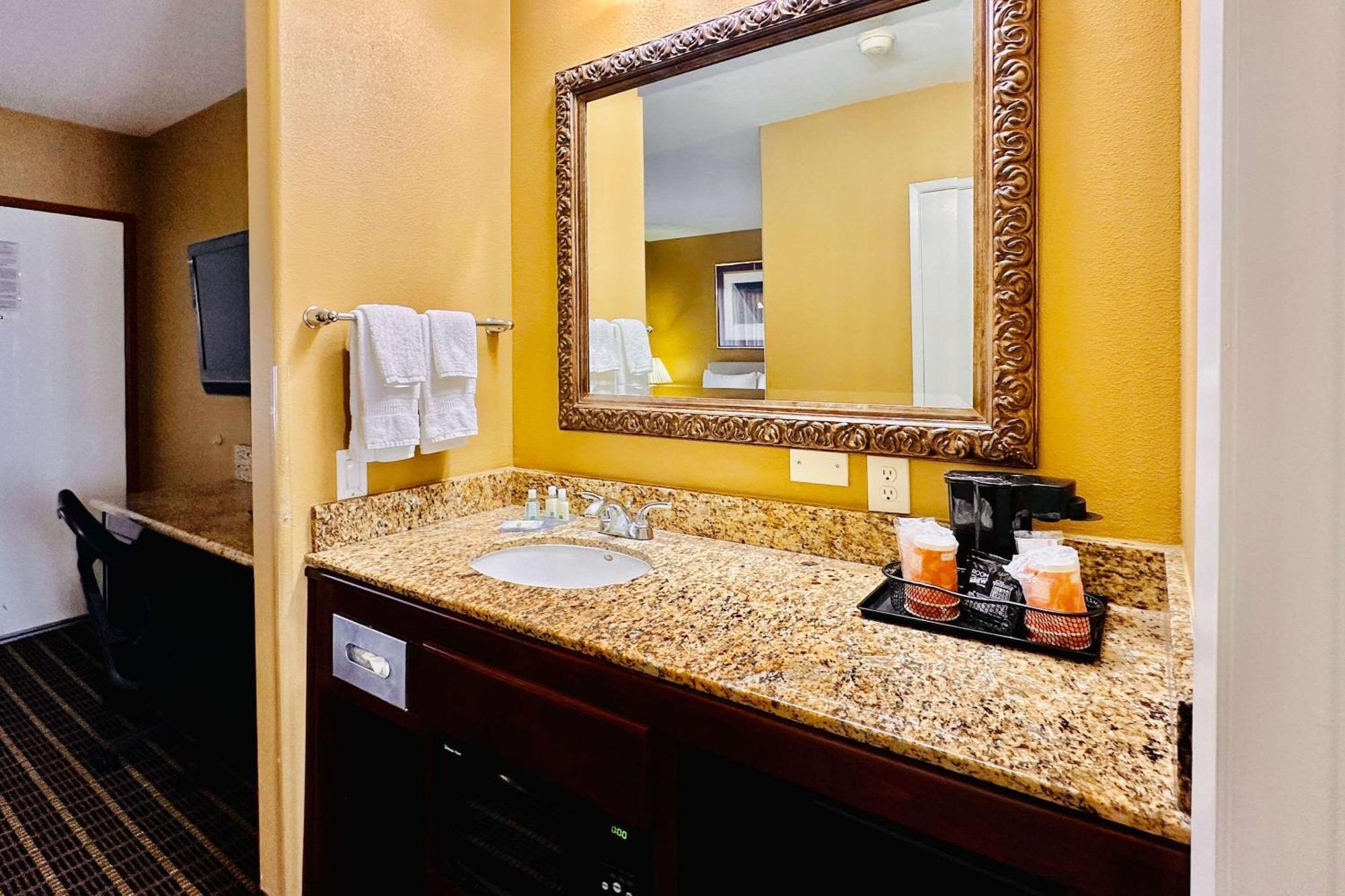 Quality Inn & Suites Westminster Seal Beach מראה חיצוני תמונה