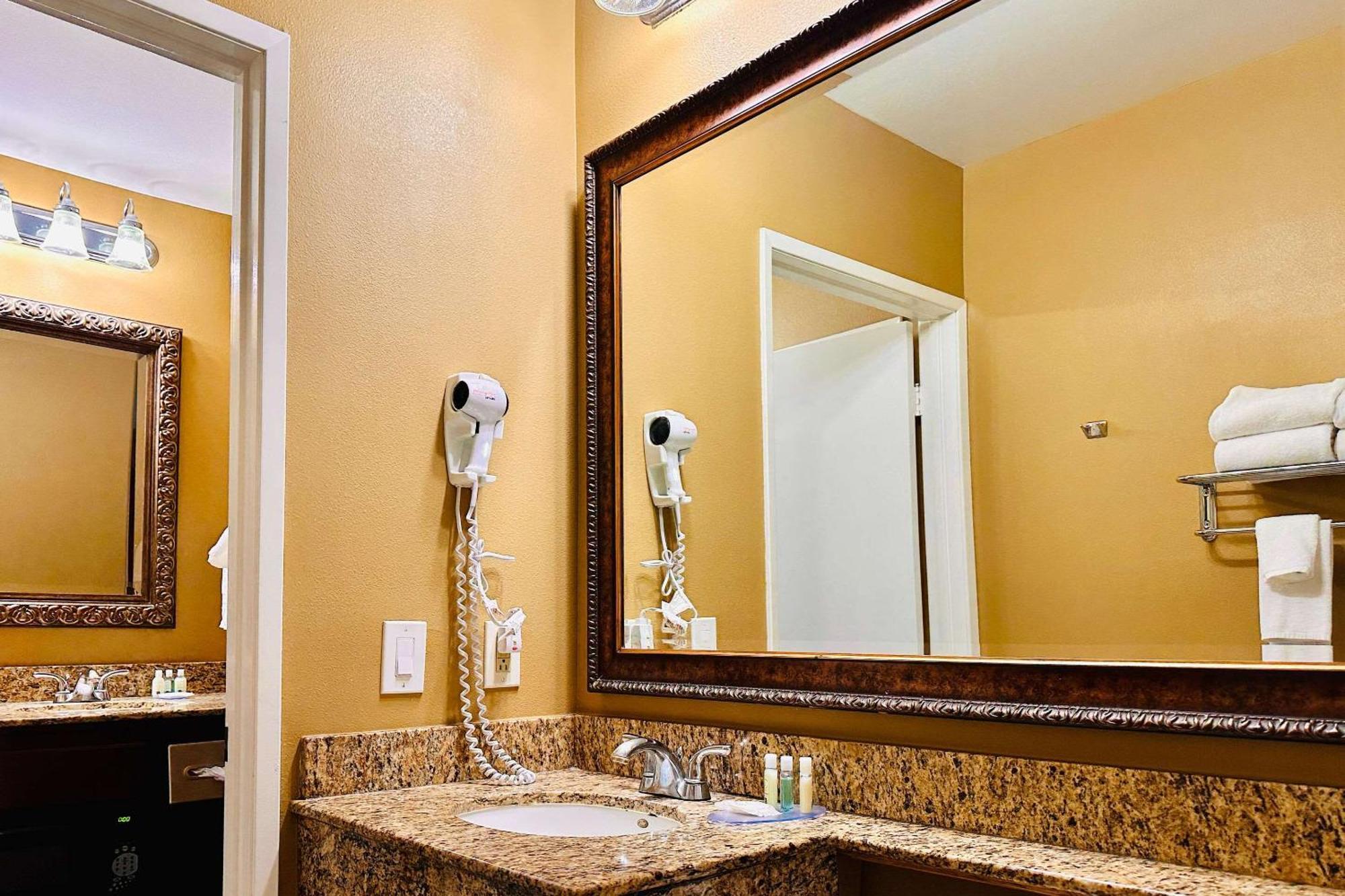 Quality Inn & Suites Westminster Seal Beach מראה חיצוני תמונה