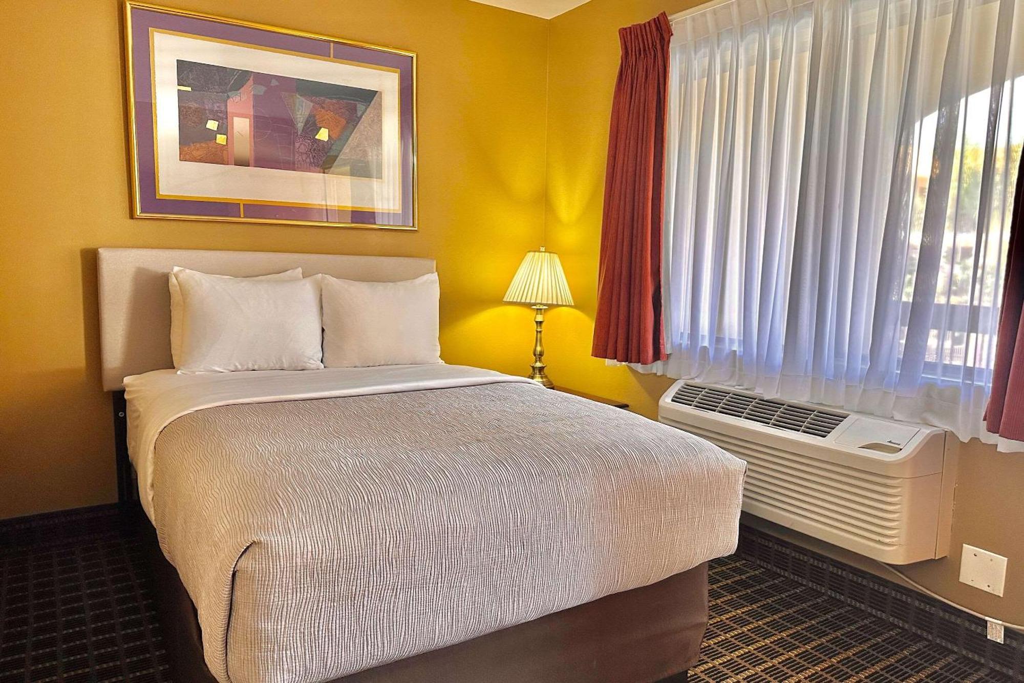 Quality Inn & Suites Westminster Seal Beach מראה חיצוני תמונה